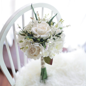 All White bridal bouquet || white theme.