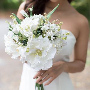 All White bridal bouquet || white theme.